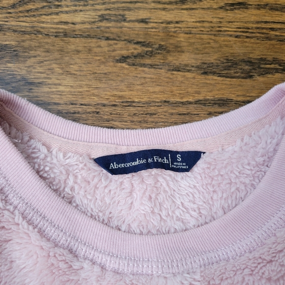 Abercrombie and Fitch sherpa crew neck Sweatshirt 🐻❄️ - Picture 3 of 4